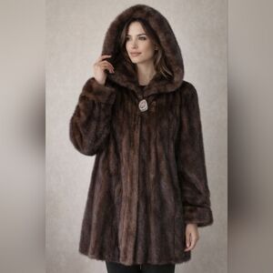 Vintage Female Mink Fur Coat – Luxury Piece, Exceptional Quality, Ptp 21''